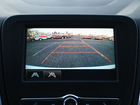 Used 2018 Chevrolet Equinox LT image 32