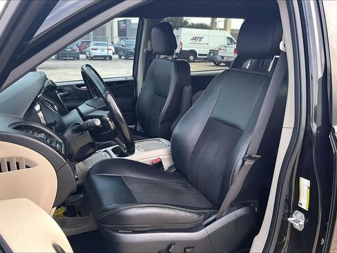 Used 2020 Dodge Grand Caravan SXT image 8