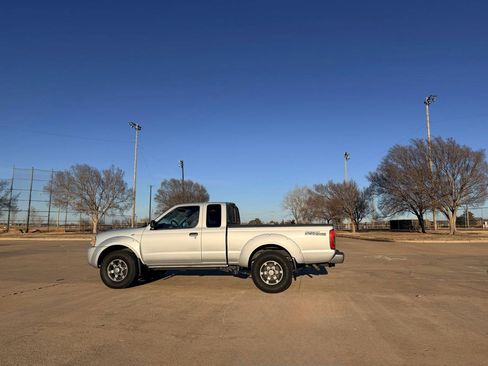 Used 2004 Nissan Frontier XE Desert Runner w/ (VTP) Value Truck Pkg image 7