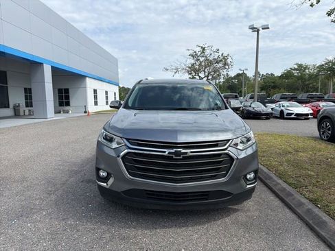 Used 2021 Chevrolet Traverse LT FWD image 2