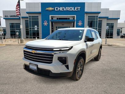 Used 2024 Chevrolet Traverse LT