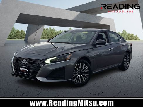 Used 2025 Nissan Altima 2.5 SV image 1