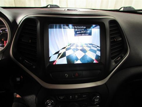 Used 2018 Jeep Cherokee Trailhawk image 76