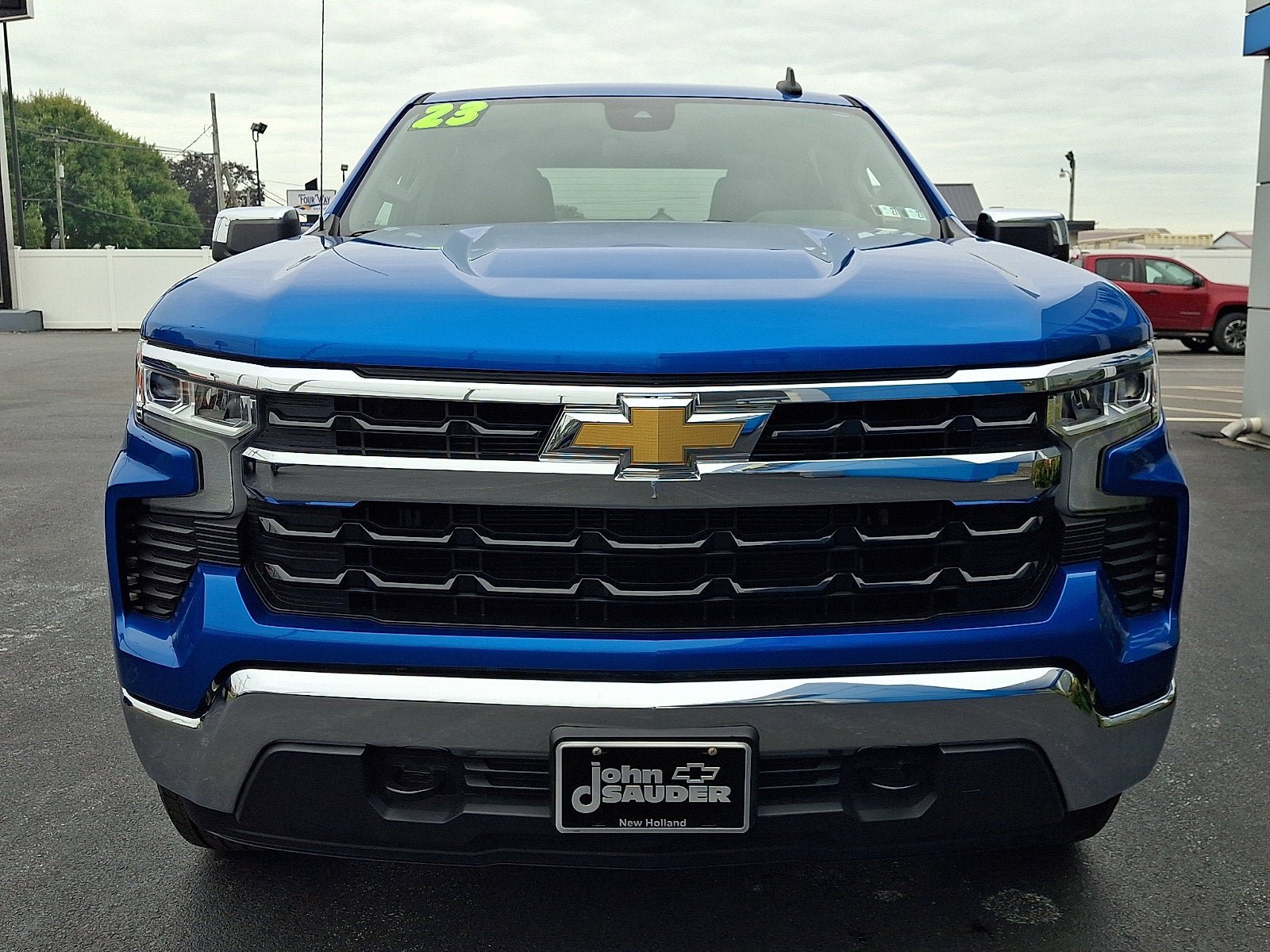 Used 2023 Chevrolet Silverado 1500 LT AWD/4WD image 2