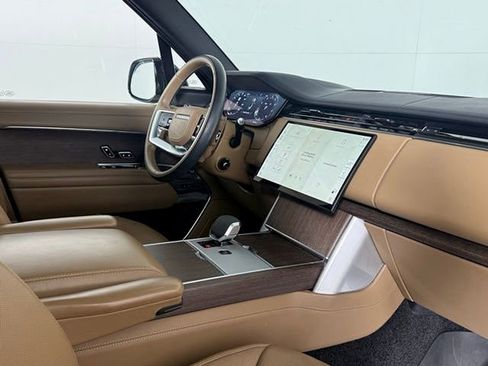 Used 2024 Land Rover Range Rover Long Wheelbase SE image 18