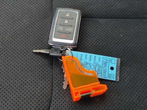 Used 2023 Jeep Grand Cherokee L Laredo image 34