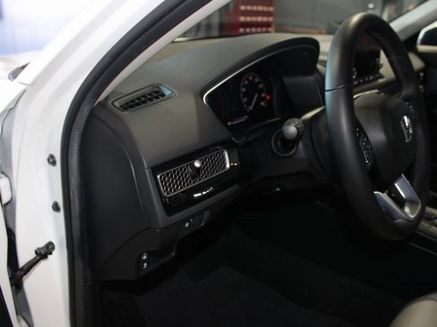 Used 2024 Honda Civic EX-L image 12