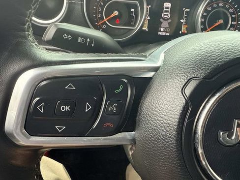 Used 2019 Jeep Wrangler Unlimited Sahara image 30