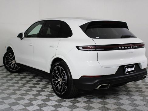Used 2025 Porsche Cayenne image 3