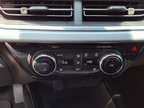 Certified 2024 Chevrolet Trax LT w/ Driver Confidence Package image 10