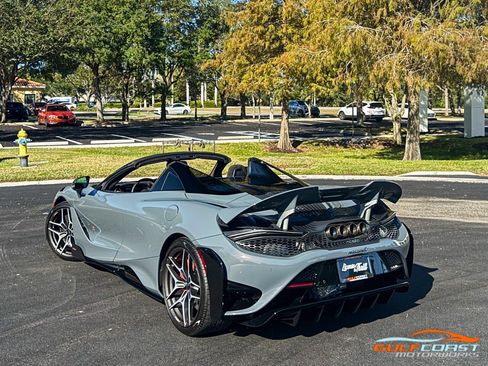 Used 2022 McLaren 765LT image 43