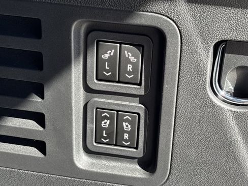 New 2026 Chevrolet Traverse High Country w/ LPO, Floor Liner Package FWD image 8