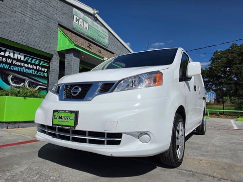 Used 2017 Nissan NV200 SV w/ Technology Package FWD image 2