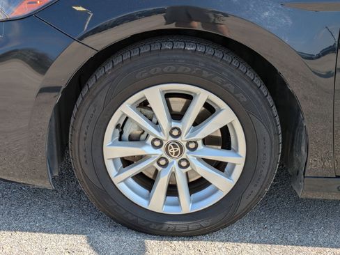 Used 2025 Toyota Camry LE image 29