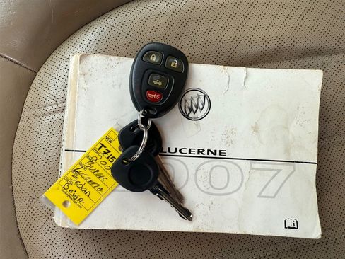 Used 2007 Buick Lucerne CXS image 36