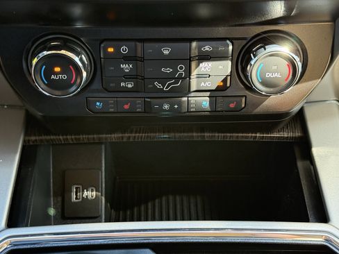 Used 2021 Ford F250 Lariat w/ Lariat Value Package image 28