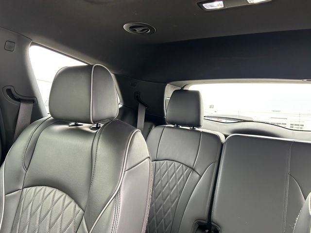 Used 2022 Buick Enclave Avenir w/ Avenir Technology Package AWD/4WD image 52