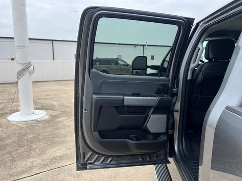 Used 2023 Ford F250 Lariat w/ Lariat Ultimate Package AWD/4WD image 17