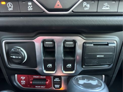 Certified 2026 Jeep Wrangler Rubicon AWD/4WD image 31