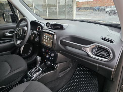 Used 2023 Jeep Renegade Latitude image 18