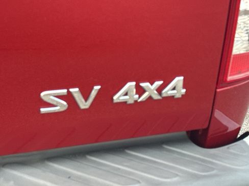 Used 2015 Nissan Frontier SV w/ SV Value Truck Package AWD/4WD image 9