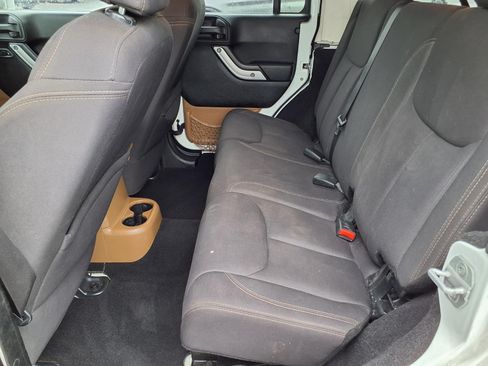 Used 2013 Jeep Wrangler Unlimited Sahara w/ Connectivity Group AWD/4WD image 12