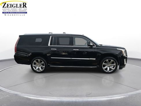 Used 2018 Cadillac Escalade ESV Premium Luxury image 4