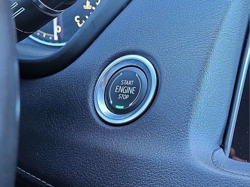 Used 2023 Cadillac XT4 Premium Luxury image 32