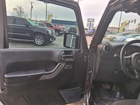 Used 2016 Jeep Wrangler Sport w/ Quick Order Package 24S AWD/4WD image 13