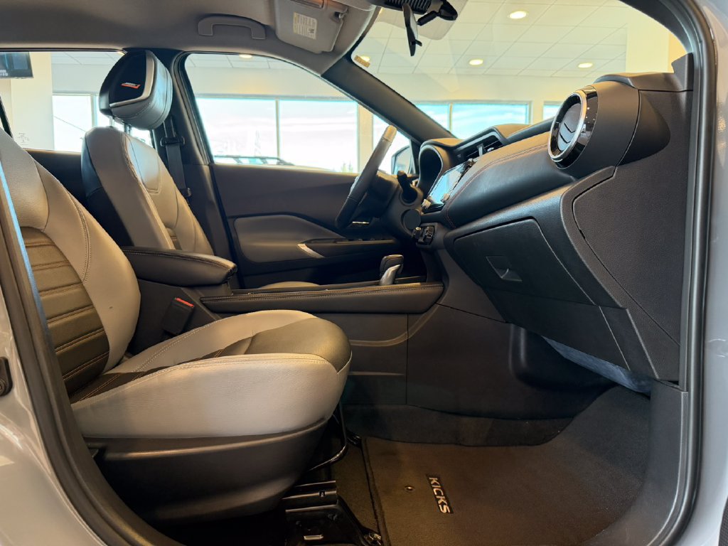 Used 2021 Nissan Kicks SR w/ SR Premium Package FWD image 18