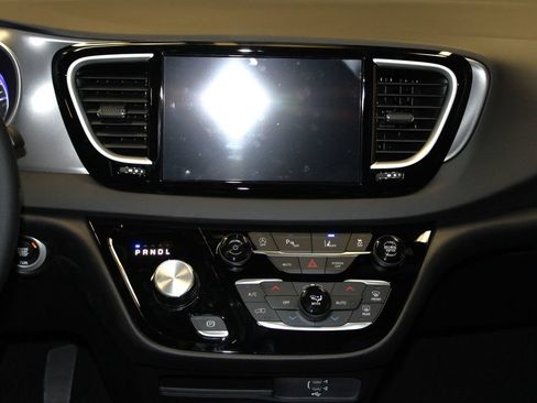 New 2026 Chrysler Voyager LX FWD image 12