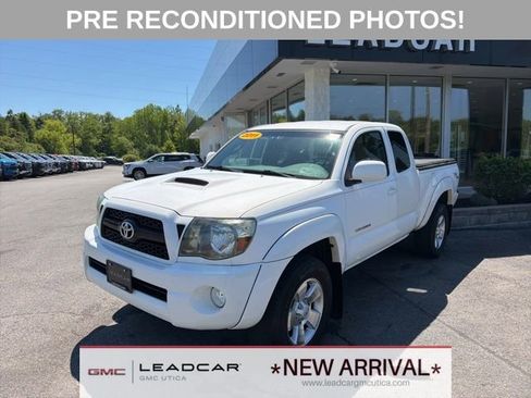 Used 2011 Toyota Tacoma 4x4 Access Cab V6 w/ TRD Sport Pkg image 1