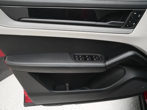 Certified 2025 Porsche Cayenne S AWD/4WD image 11