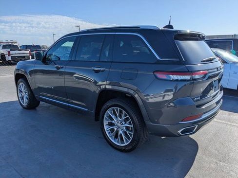 Used 2022 Jeep Grand Cherokee Summit w/ Luxury Tech Group V image 5