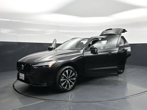 Used 2025 Volvo XC60 B5 Plus AWD/4WD image 32