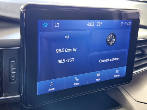 Used 2023 Ford Explorer XLT w/ Equipment Group 202A AWD/4WD image 21