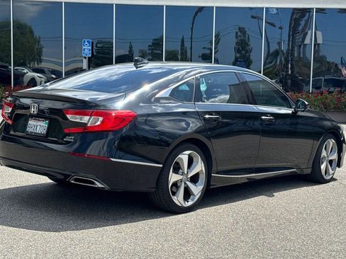 Used 2018 Honda Accord Touring image 5