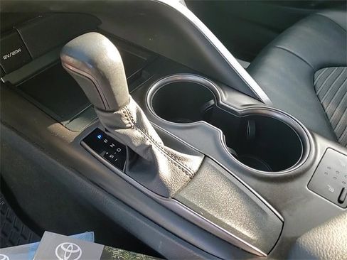 Used 2023 Toyota Camry SE image 19