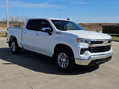 Used 2024 Chevrolet Silverado 1500 LT w/ Z71 Off-Road Package AWD/4WD image 2