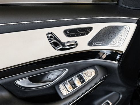 Used 2018 Mercedes-Benz S 560 Sedan image 43