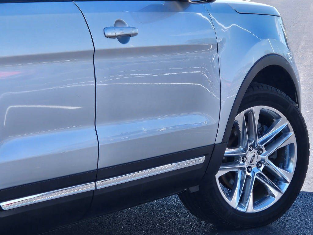 Used 2016 Ford Explorer XLT w/ Equipment Group 202A AWD/4WD image 12