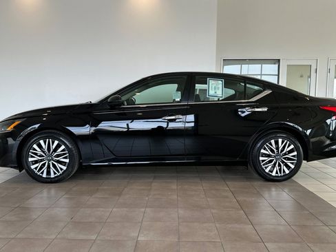 Used 2024 Nissan Altima 2.5 SV image 7