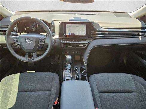 Used 2025 Toyota Camry LE FWD image 17