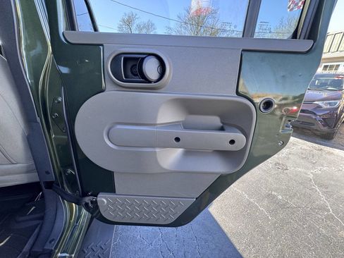 Used 2007 Jeep Wrangler Unlimited Sahara w/ Trailer Tow Group image 38