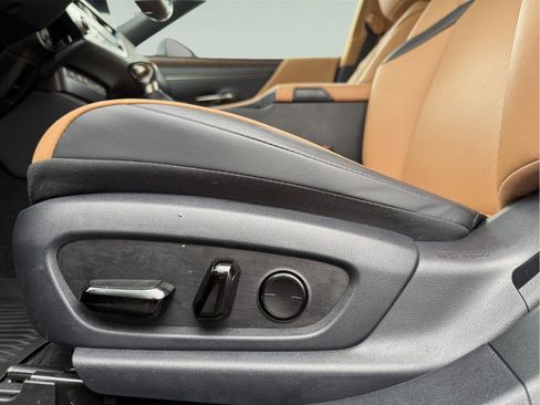 Used 2023 Lexus ES 250 w/ Premium Package image 10