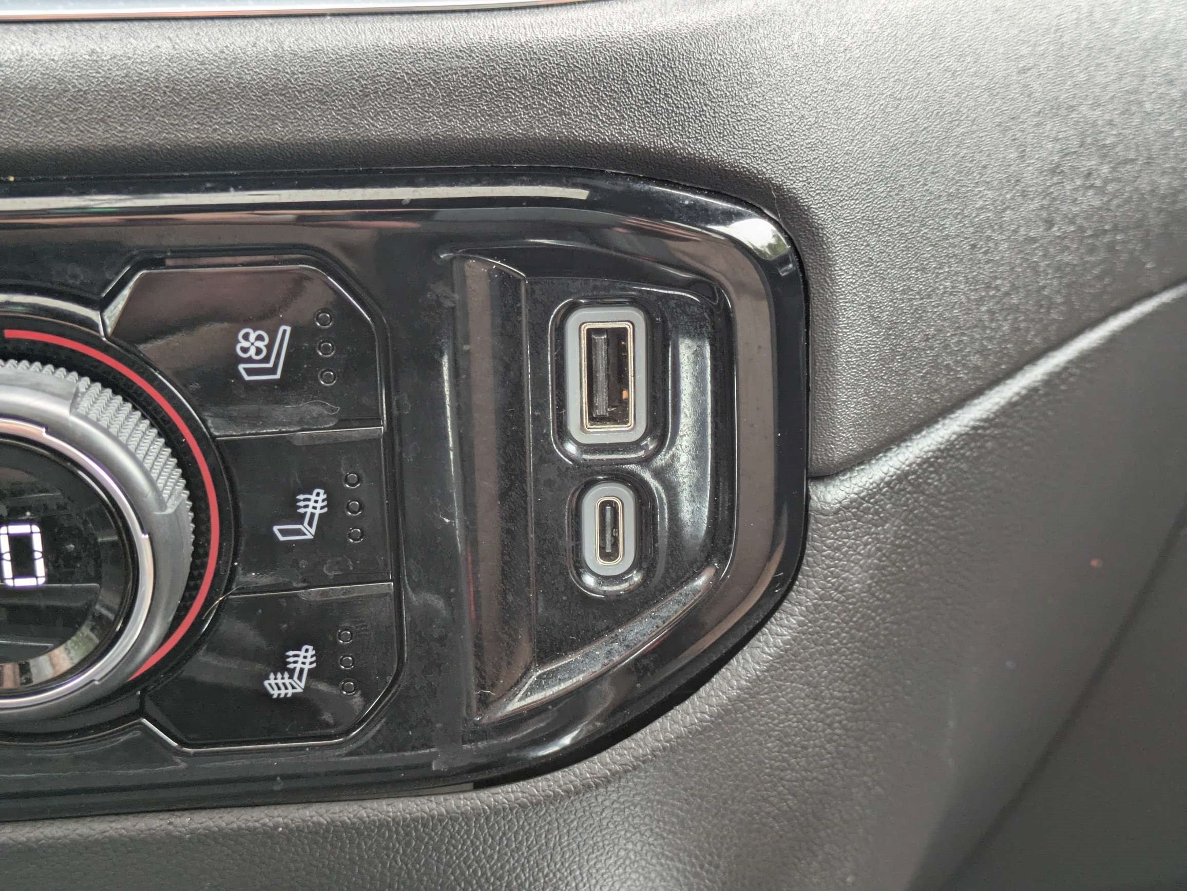 Used 2024 Chevrolet Silverado 2500 High Country w/ High Country Premium Package AWD/4WD image 22