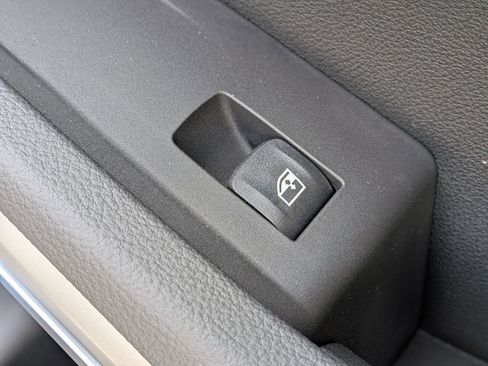 New 2026 BMW 330i xDrive Sedan w/ M Sport Package image 37