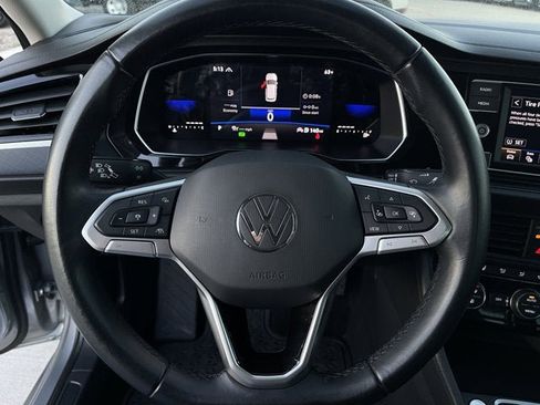 Certified 2023 Volkswagen Jetta SE w/ Panoramic Sunroof Package image 16
