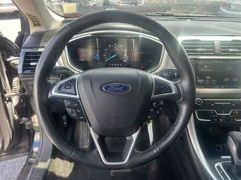 Used 2016 Ford Fusion SE FWD image 19