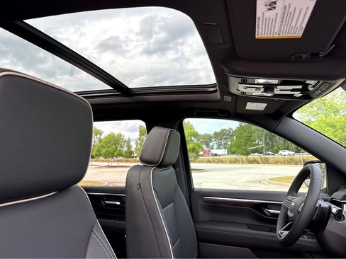 New 2026 Chevrolet Tahoe Premier w/ Sun And Tow Package AWD/4WD image 6